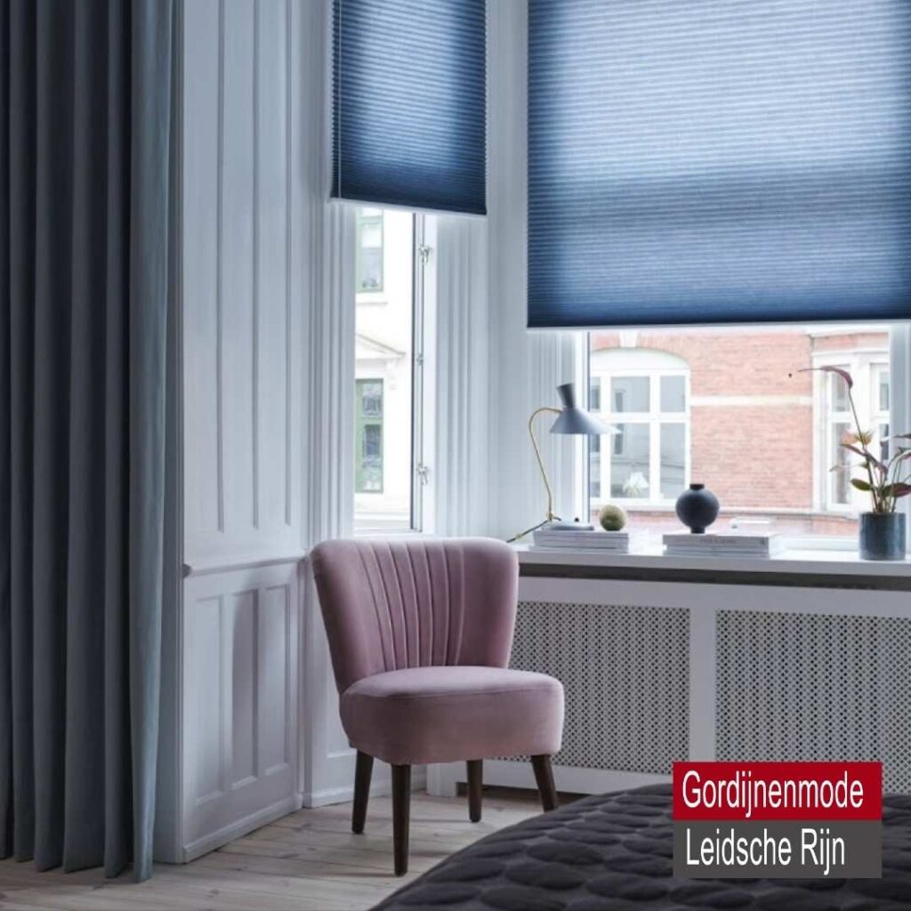 Gordijnenmode Leidsche Rijn De Meern - Rolgordijn lichtdoorlatend blauw