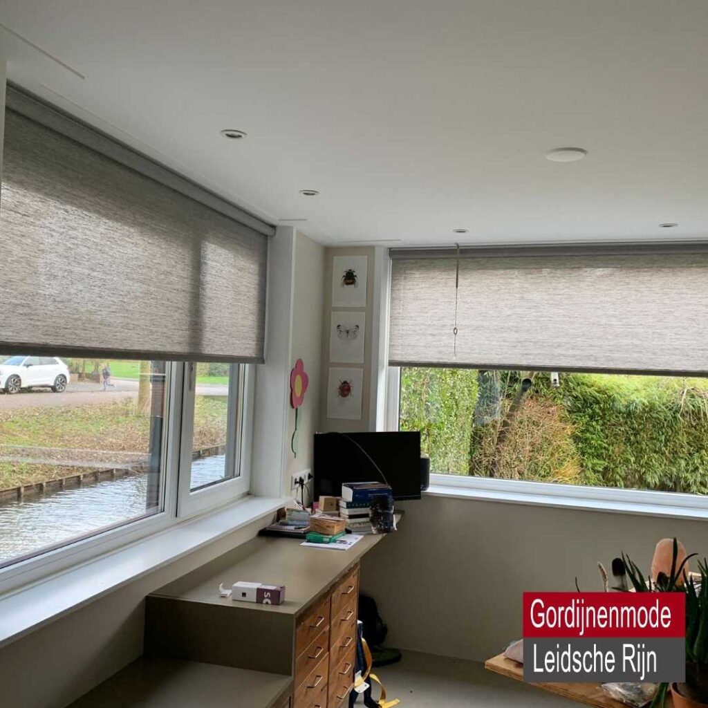 Gordijnenmode Leidsche Rijn De Meern - Rolgordijn zand beige lichtdoorlatend