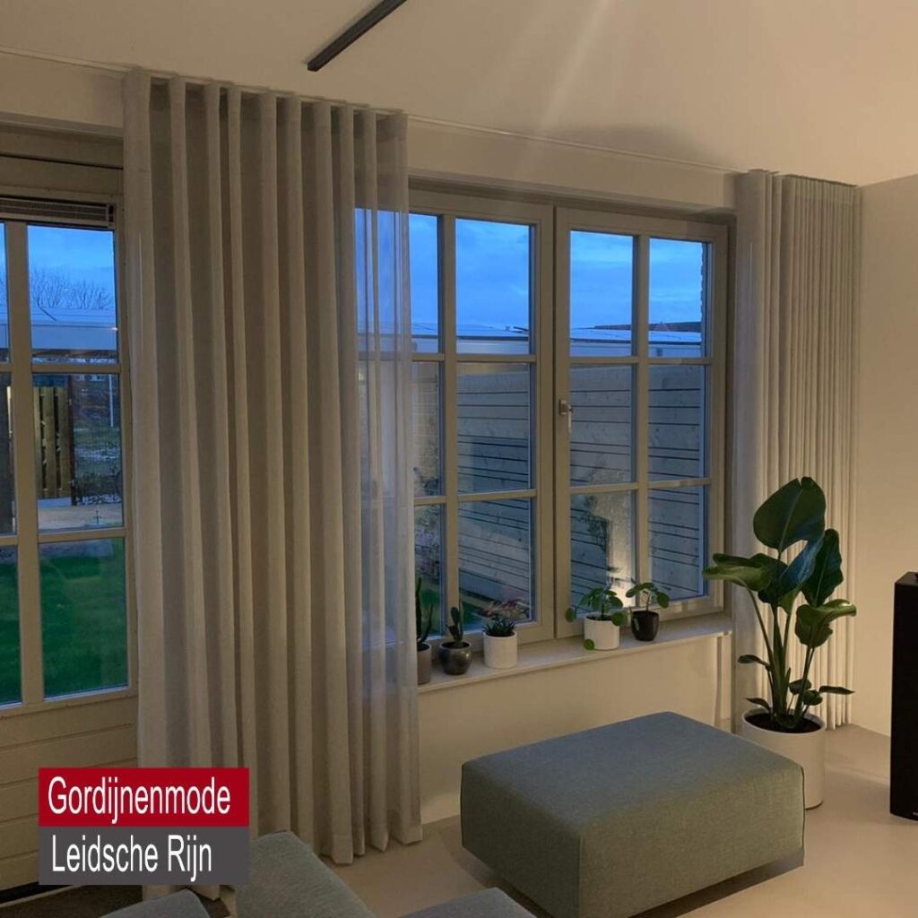 Gordijnenmode Leidsche Rijn De Meern - Vitrage Lichtgrijs Wave