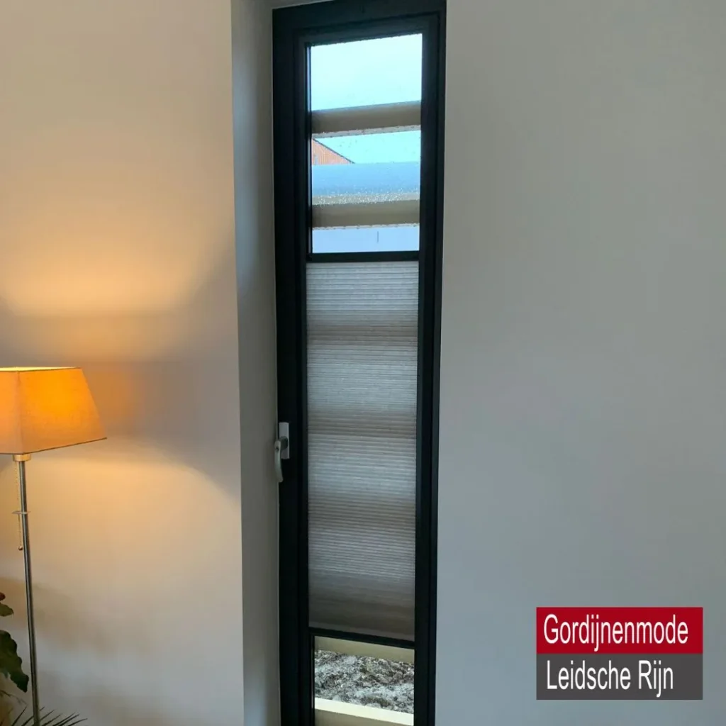 Gordijnenmode Leidsche Rijn De Meern - magneetframe kunststof kozijn duetgordijn lichtdoorlatend kleur antraciet-zwart