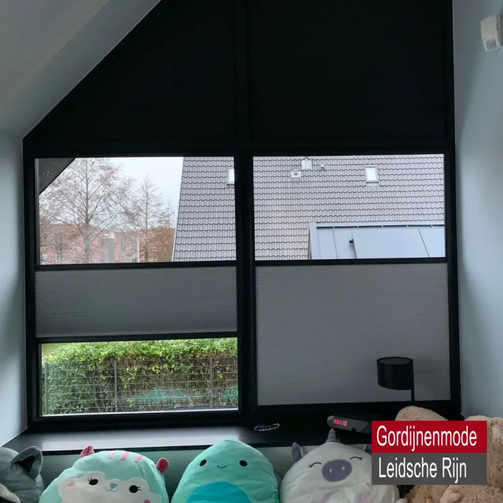 Gordijnenmode Leidsche Rijn De Meern - magneetframe kunststof kozijn duetgordijn verduisterend kleur lichtgrijs