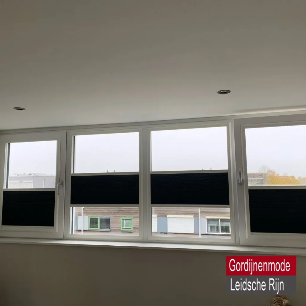 Gordijnenmode Leidsche Rijn De Meern - magneetframe kunststof kozijn duetgordijn verduisterend kleur zwart 1